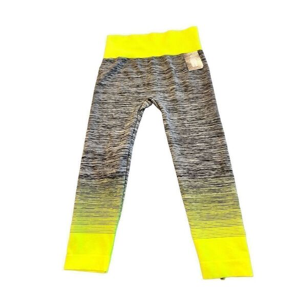 Performance Seamless Capri Leggings one size - Picture 1 of 8
